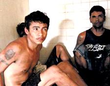 Os bandidos foram capturados após aterrorizar uma família 