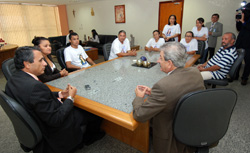 20042_030909presidenterecebefamiliaresxambioaio1