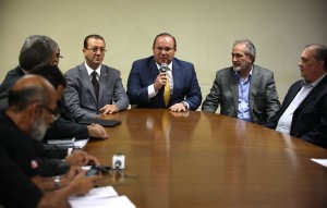 O afastamento de Simão Jatene foi informado pelo governador em exercício, Helenilson Pontes, junto com secretários e o presidente da Alepa, Márcio Miranda