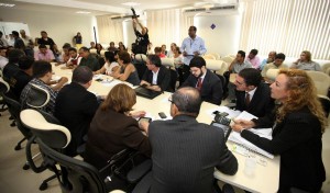 Sindicatos das diversas categorias de servidores públicos estaduais estão reunidos com na sede da Sead para tratar do reajuste salarial