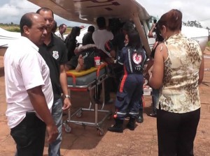 Resgate removeu o corpo do delegado e atendeu os dois feridos. (Foto: Marlo Costa e Antônio Guimarães)