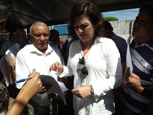 Prefeito Lindomar apresentando demandas a senadora