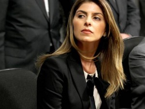 Andressa Mendonça é mulher do contraventor Carlinhos Cachoeira Leia mais sobre esse assunto em http://oglobo.globo.com/pais/cachoeira-chama-governador-de-goias-para-briga-por-causa-da-mulher-8650911#ixzz2VvrhJ3T7  © 1996 - 2013. Todos direitos reservados a Infoglobo Comunicação e Participações S.A. Este material não pode ser publicado, transmitido por broadcast, reescrito ou redistribuído sem autorização. 