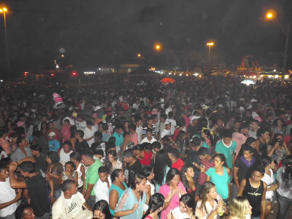 Público lotou a arena no Cais do Porto para abertura da Temporada de Praias