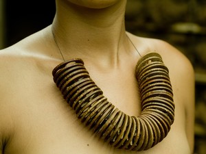 Coco babaçu se transforma em acessórios femininos