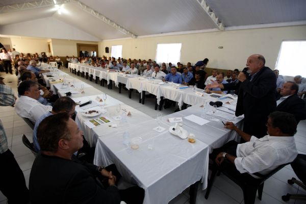 Simão Jatene anunciou que o governo espera uma operação de crédito pra anunciar o asfaltamento da rodovia PA-477, que atende os municípios da região