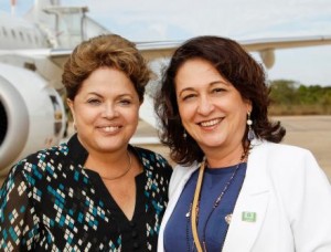 Dilma e Kátia durante desembarque nesta quinta-feira
