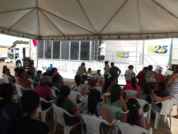 Carreta durante atendimento em Araguatins