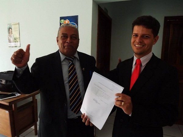 Sérgio Gomes recebendo a desfiliação do PP, para se filiar no SDD e ser coordenador do Governo