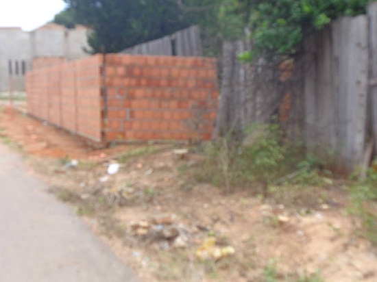 Obra da Prefeitura que avançou sobe a calçada