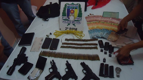 Material apreendido com grupo de assaltantes