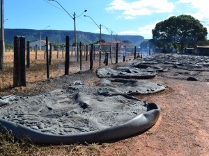 Cisternas derretidas após  incêndio no depósito em Taguatinga