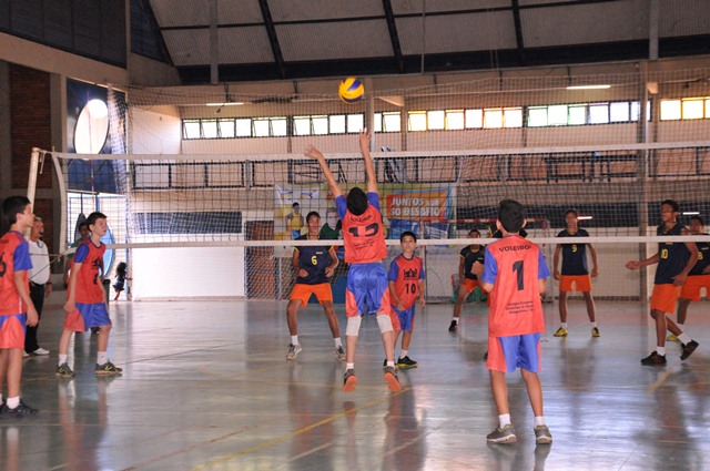 Com 1,44 de altura, Bruno foi um dos destaques do Colégio Leônidas G. Duarte na conquista do ouro