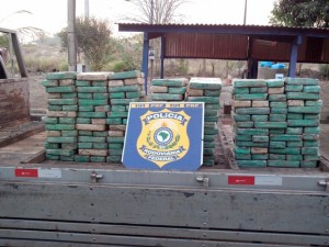 apreen_cocaina_-_206kgs_-_ford_f350_25-08-14_2.jpg_y