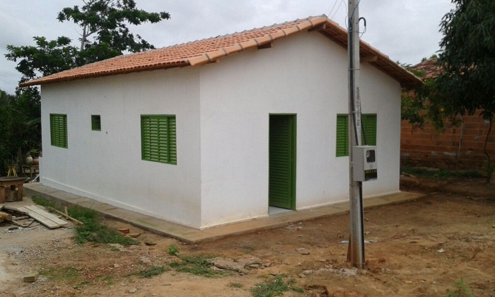 Umas das casas de alvenaria entregues este final de semana