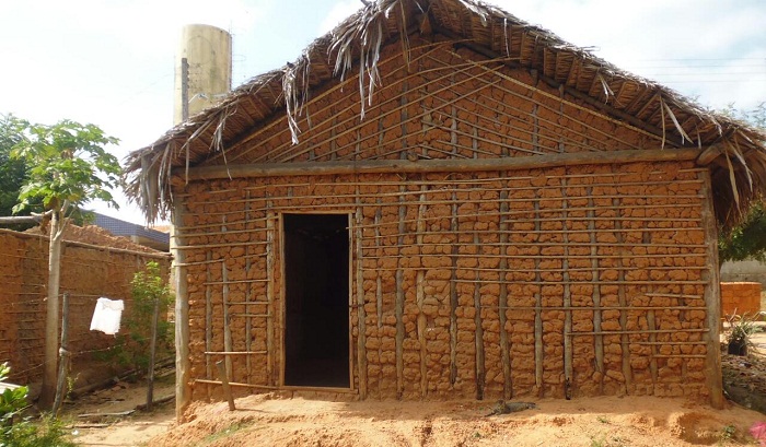 Uma das casas de taipa substituidas