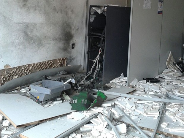 Explosão do caixa eletrônico destruiu o equipamento e a agência em Darcinópolis