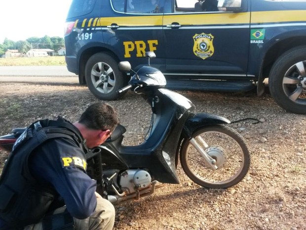 apreensao_de_motocicleta_roubada01_05mar2016