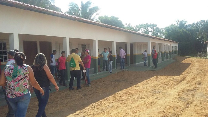 Poucos poculares durante a chegada de Marcelo a inauguração da Escola Agrícola de Esperantina