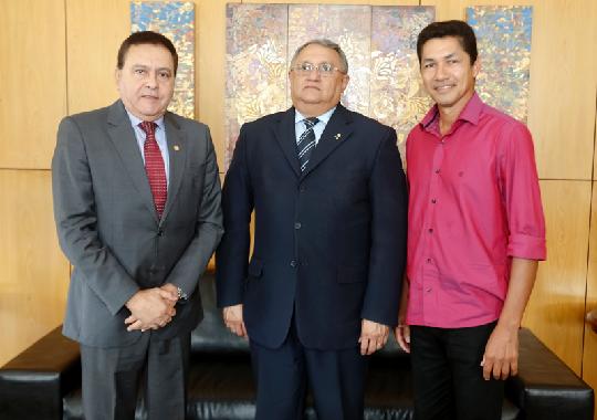 Deputado Chamon, desembargador Constantino Augusto Guerreiro e prefeito Valciney