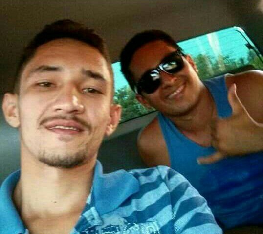 Nildim e ao fundo seu irmão Romilson que foi preso na sexta-feira