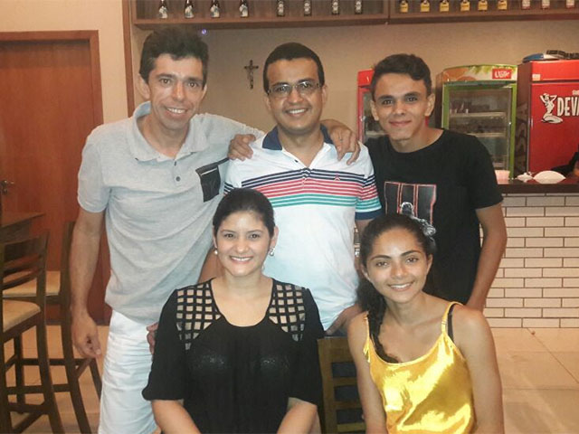 Patrícia Trindade, de blusa amarela, organizou o encontro com os condutores da tocha olímpica em Imperatriz.