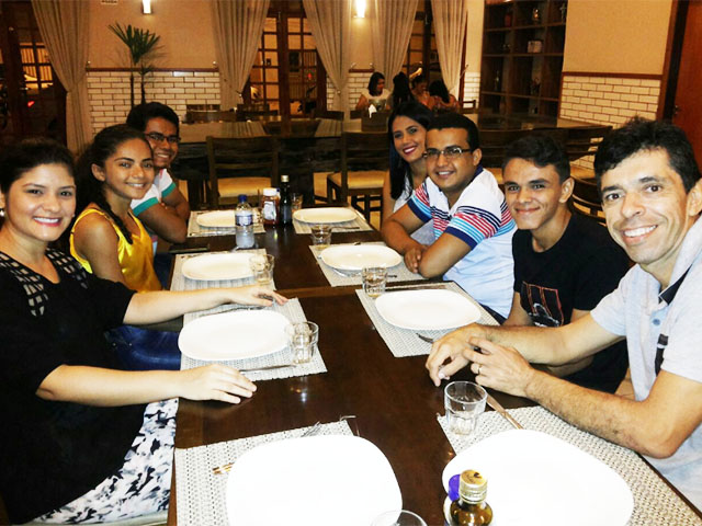 Condutores da tocha olímpica em Imperatriz participaram de um encontro num restaurante da cidade nesse fim de semana.