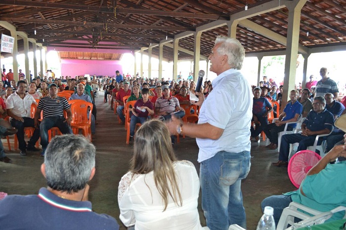 Ex-deputado Osvaldo Reis no momento de seu discurso