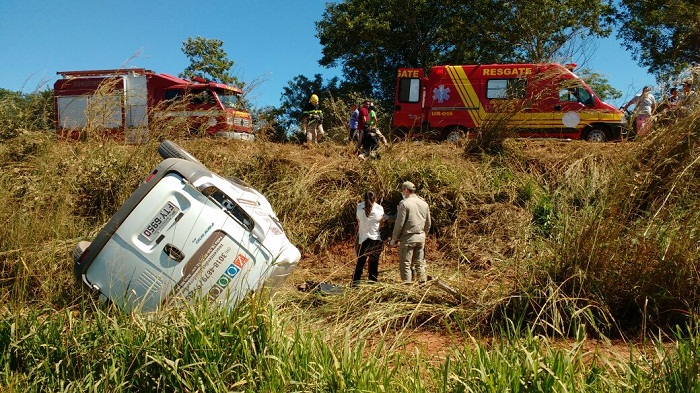 Fiat Fiorino de Flávia Tomé tombado na TO-010 próximo a Araguatins