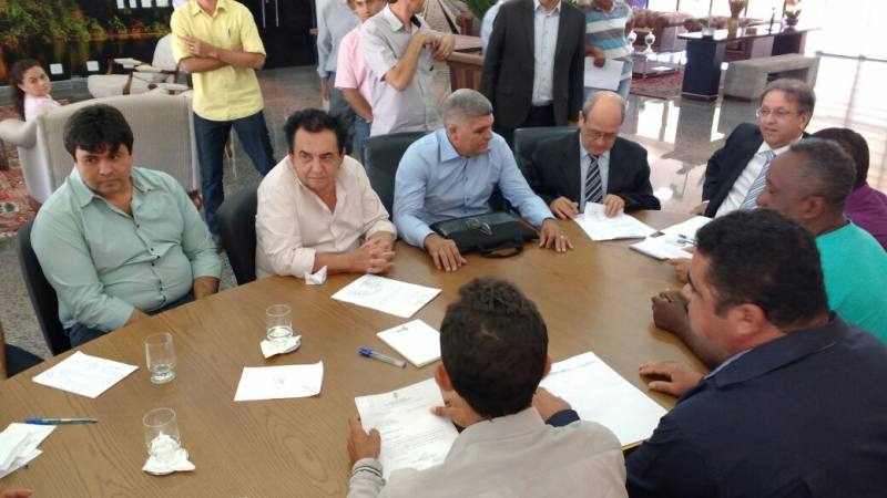 a-pedido-de-rocha-miranda-governador-marcelo-miranda-recebe-liderancas-do-bico-do-papagaio