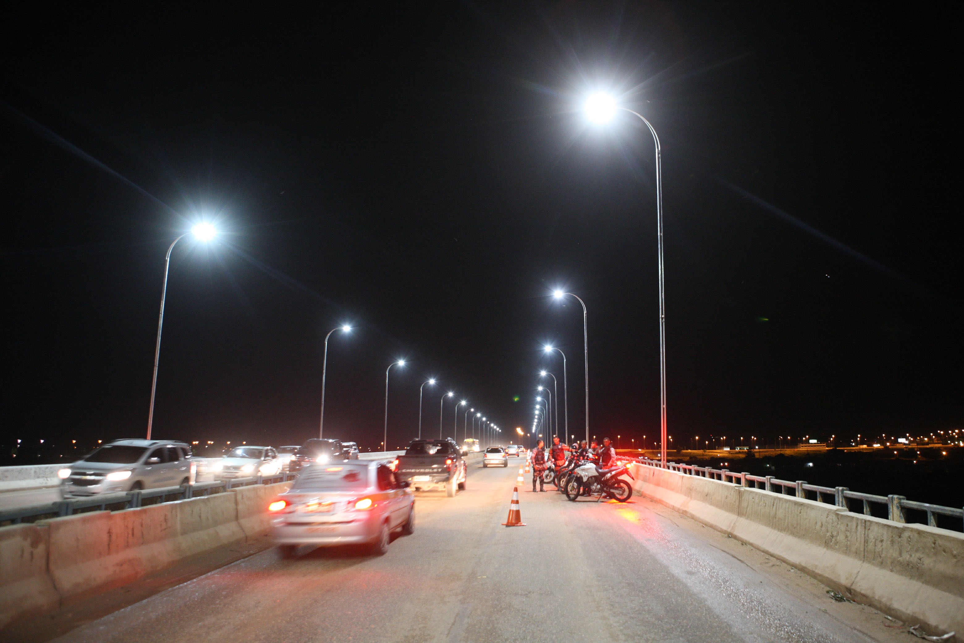 Na última terça-feira (26), a diretoria da Agência de Regulação e Controle de Serviços Públicos do Pará (Arcon) e representantes da Prefeitura de Marabá assinaram convênio de cooperação técnica que objetiva capacitar os agentes de trânsito municipais para a fiscalização do transporte intermunicipal de passageiros. Técnicos da Arcon vão ministrar treinamento teórico e prático aos agentes de trânsito de Marabá (foto). Em razão do grande número de profissionais a serem capacitados (cerca de 100), as aulas serão ministradas na própria cidade e em duas datas distintas. Cada turma terá 50 pessoas. FOTO: CRISTINO MARTINS / ARQUIVO AG. PARÁ DATA: 05.04.2016 MARABÁ - PARÁ