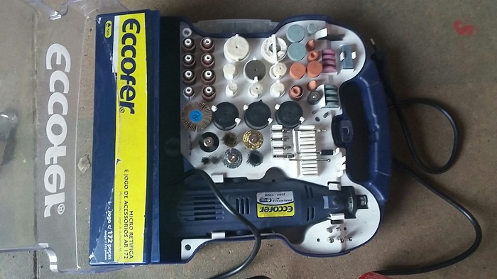 Os Bombeiros precisaram utilizar uma ferramenta específica para remover anel, chamada mini retifica